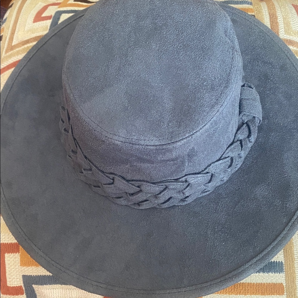 Elegant suede braided Hat